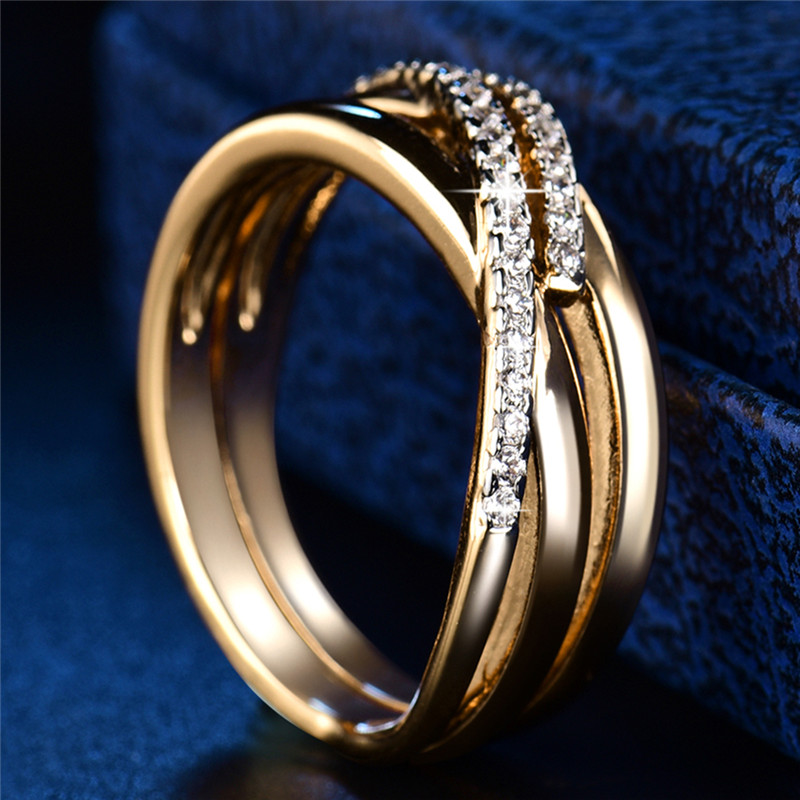Ring i 18K Guldplätering med korsande rader av många små  Cubic Zirconia - 6