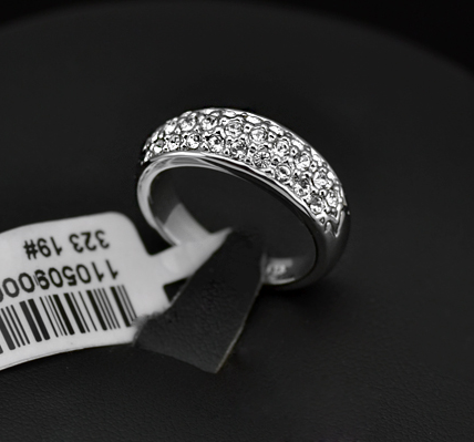 Ring med Stellux Austrian Crystals och platinumplätering - 6