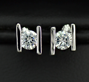 Örhängen med Cubic Zirconia och platinumplätering