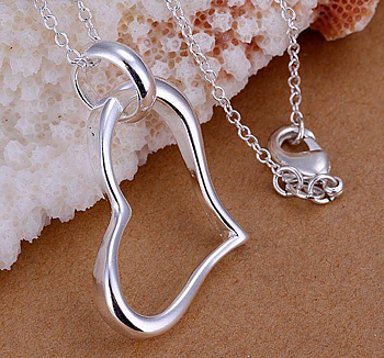 Halsband "Hanging Heart" med 925 Silverplätering
