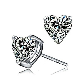 Örhängen "Crystal Hearts"  med Cubic Zirconia samt platinumplätering