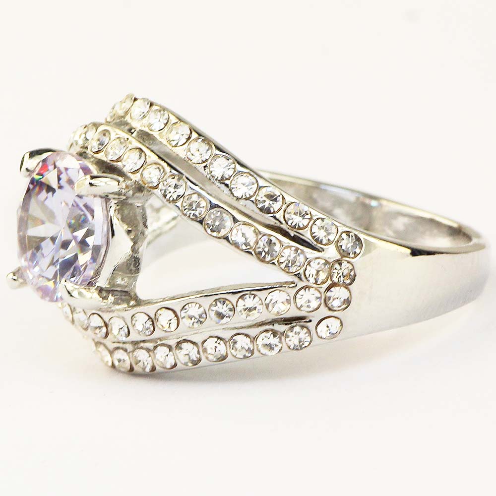 Ring med en stor och många små Cubic Zirconia och i Platinumplätering - 4