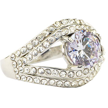 Ring med en stor och många små Cubic Zirconia och i Platinumplätering