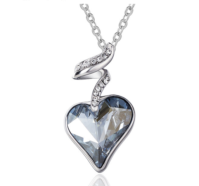Halsband "Blue heart" med en större ljusblå Austrian Crystal och flera små Austrian Crystals samt i platinumplätering