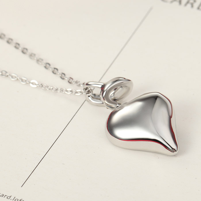 Halsband "Blue heart" med en större ljusblå Austrian Crystal och flera små Austrian Crystals samt i platinumplätering - 4