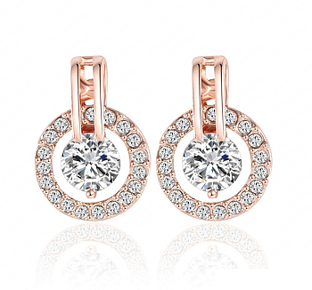 Örhängen med en större samt många små Austrian Crystals samt i 18 K Guldplätering