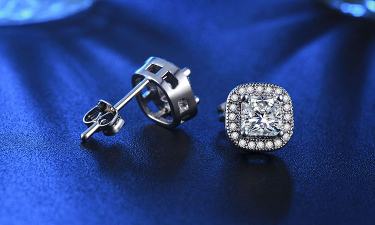 Örhängen med flera små vita och en större kvadratisk Cubic Zirconia samt i 18 K Vit Guldplätering - 3