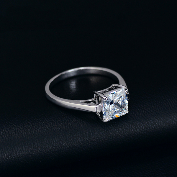 Ring med en kvadratisk sten i 8 mm Cubic Zirconia och i platinumplätering - 3