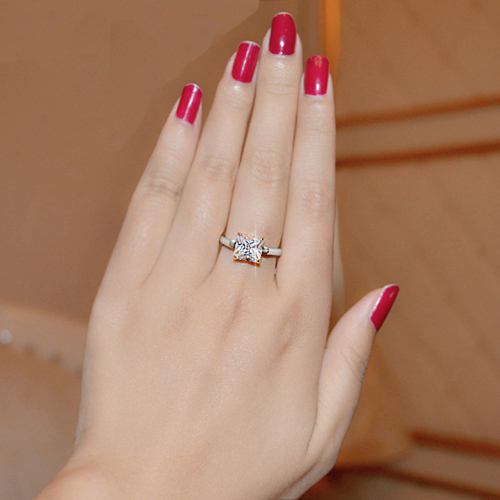 Ring med en kvadratisk sten i 8 mm Cubic Zirconia och i platinumplätering - 6