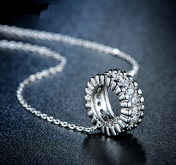 Halsband "Circle" med Cubic Zircona och i vit guldplätering