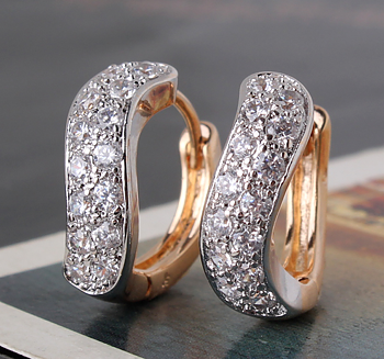 Örhängen med Cubic Zirconia och i 18 K Guldplätering