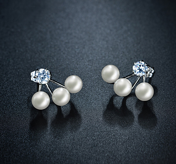 Örhängen "Three Pearls" med Cubic Zirconia och tre vita pärlor i 18 K Vit Guldplätering