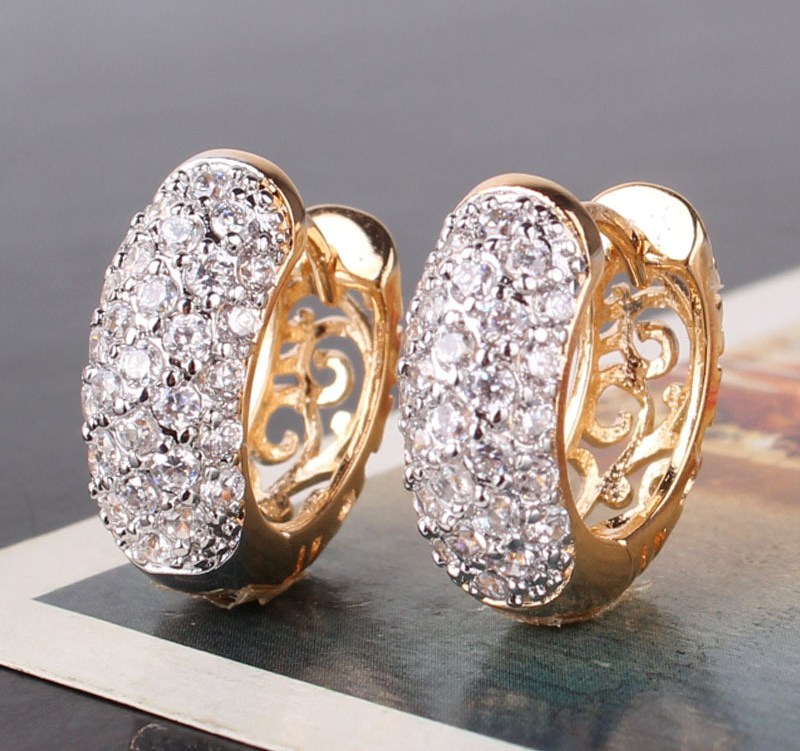 Örhängen med Cubic Zirconia och i 18 K Guldplätering
