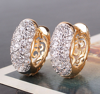 Örhängen med Cubic Zirconia och i 18 K Guldplätering