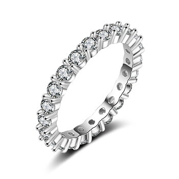 Ring med många små Cubic Zirconia och i Platinumplätering