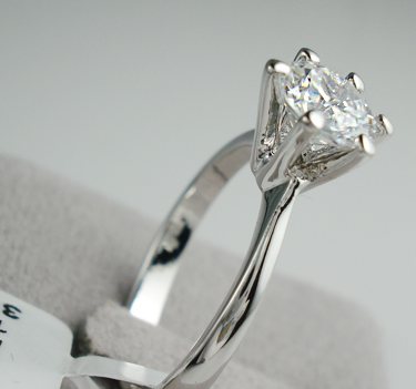 Ring med Cubic Zirconia  och platinumplätering
