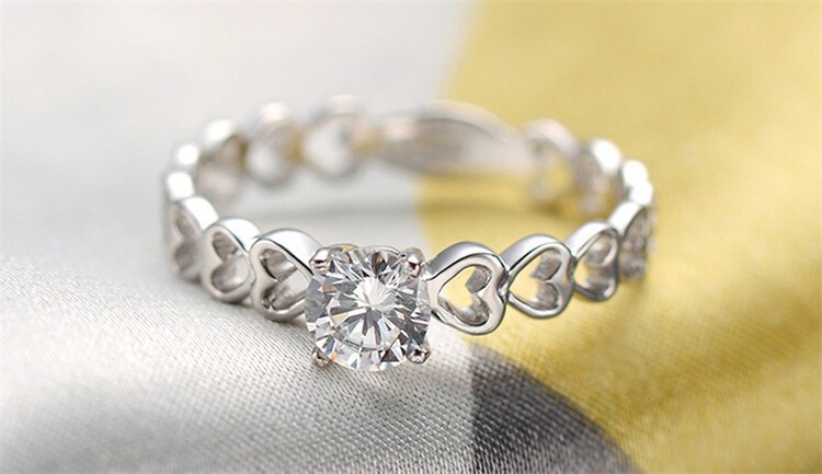 Ring "Hearts" med en Cubic Zirconia samt  i 925 Sterling Silverplätering - 2
