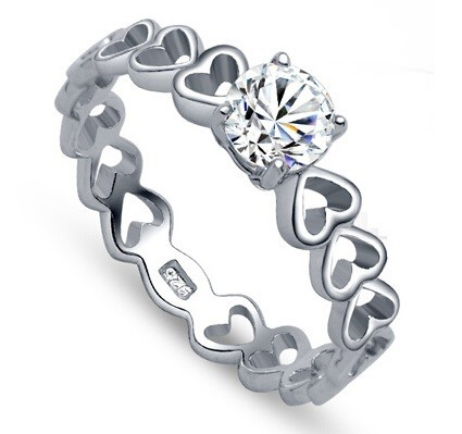 Ring "Hearts" med en Cubic Zirconia samt  i 925 Sterling Silverplätering