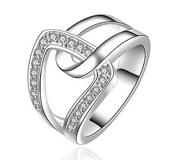 Ring med bl.a en kristallrand samt  i 925 Sterling Silverplätering