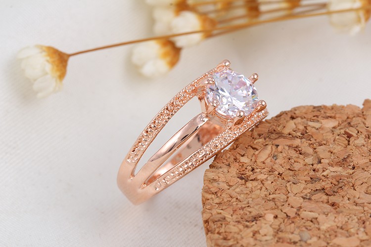 Ring med små Cubic Zirconia i 18K Roséguldplätering - 2