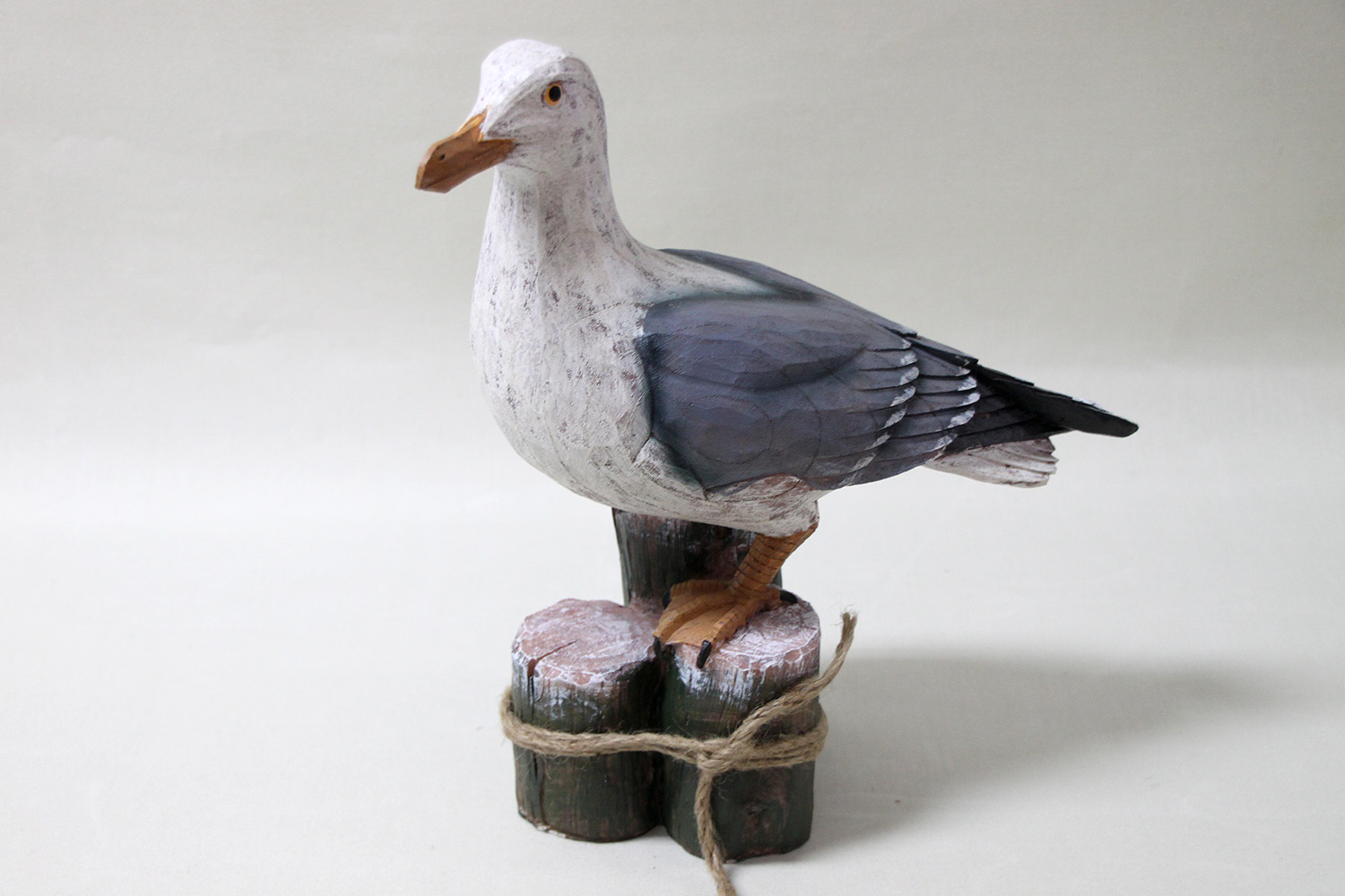 Mås på Påle 28 cm