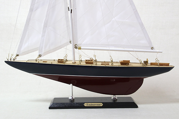 Endeavour båtmodell 39x54 cm