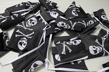 Jolly Roger bunting 15x22 cm