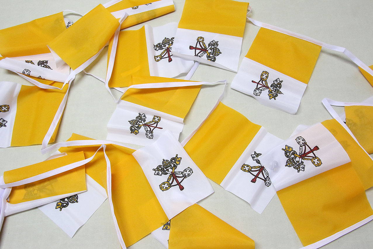 Vatican bunting 15x22 cm