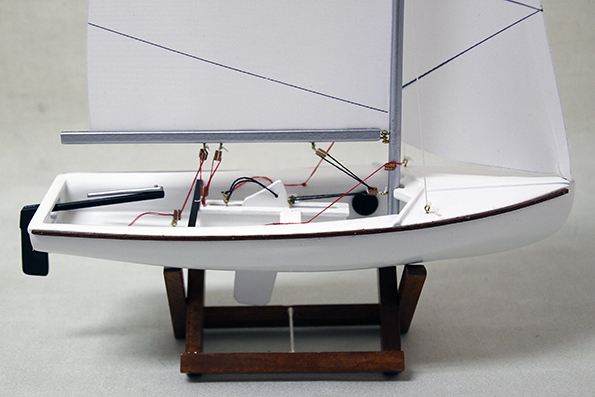 470 segelbåt 26x42 cm