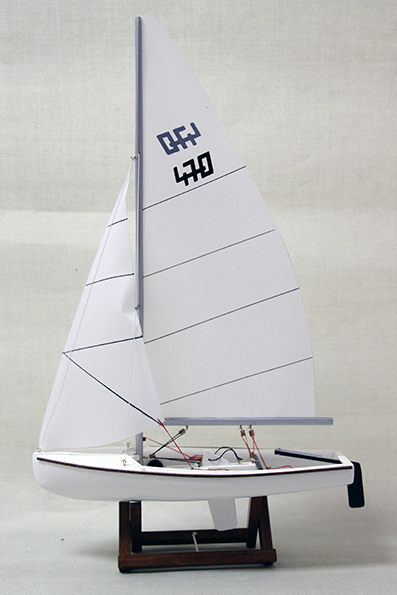 470 segelbåt 26x42 cm - 2