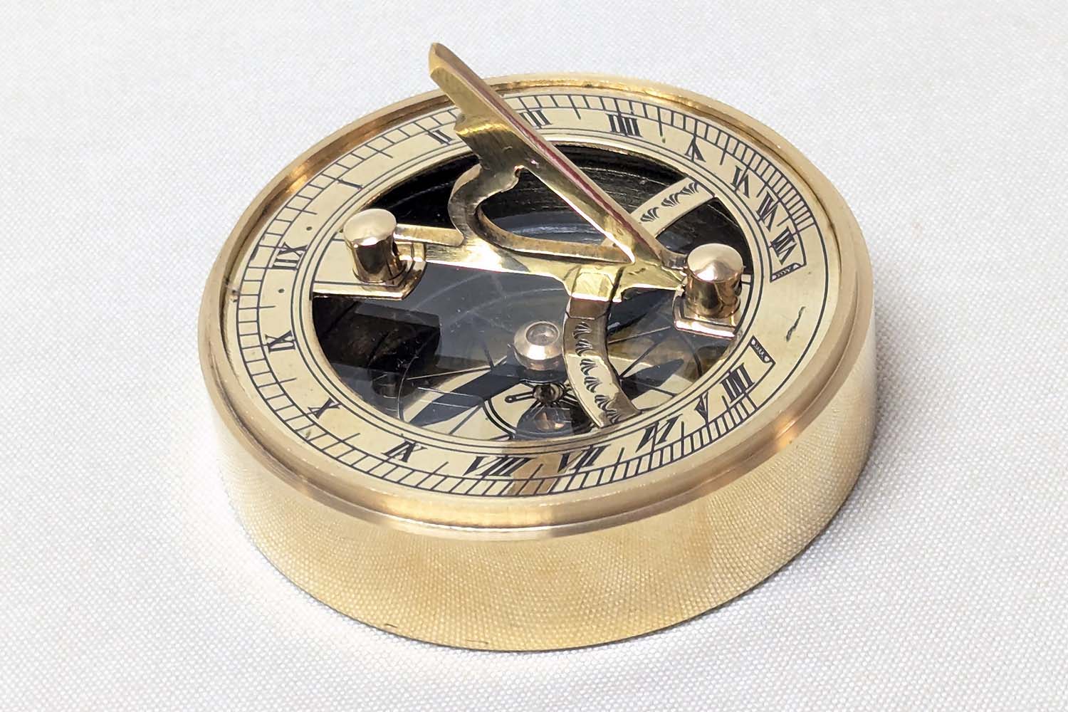 Väg & tid-visare!  Funkar som kompass och klocka.