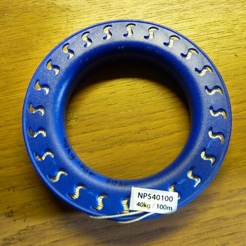 Flätad polyesterlina på ring 40kg/100m