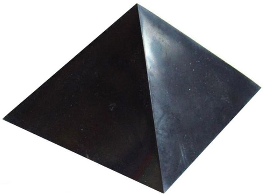 Shungite polerad pyramid 50 mm x 50 mm
