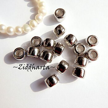 1 GÅVA per order: 20st Silver PONY pärla 9x6mm - Drum Beads: XLPlastPärlor stora hål