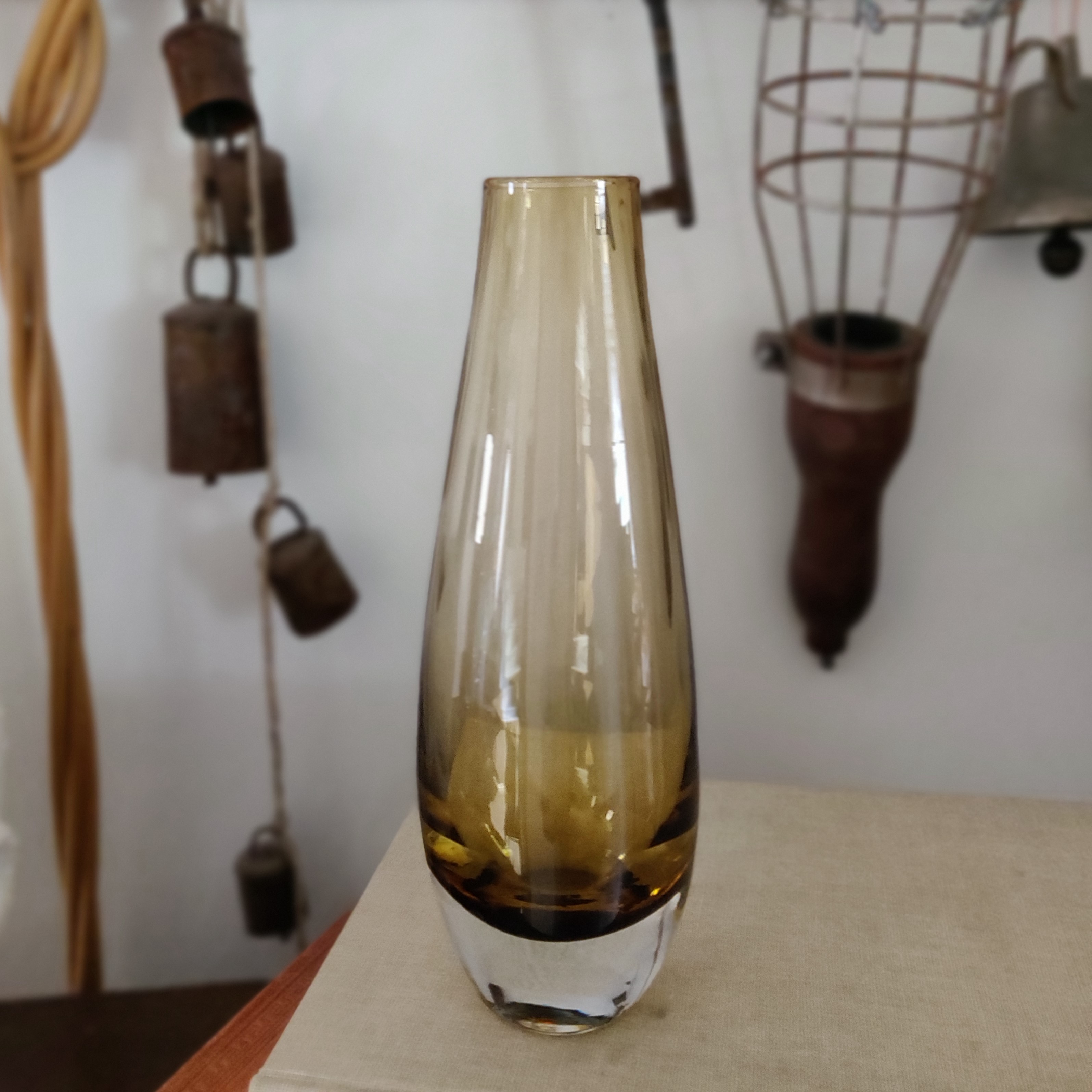 Champagnefärgad vas i underfång