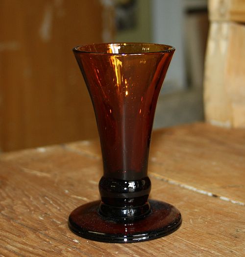 Glas - Snapsglas - Brunt glas