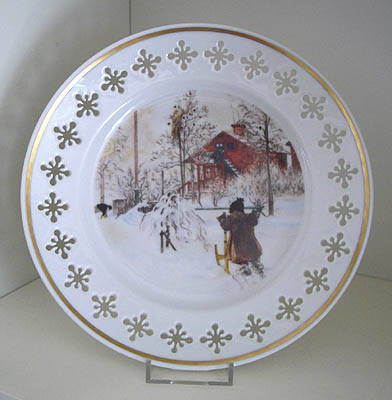 Carl Larsson assiett med motiv Gården och uthuset från Bing & Grøndahl