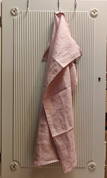 Rosa kökshandduk i linne från Klippan