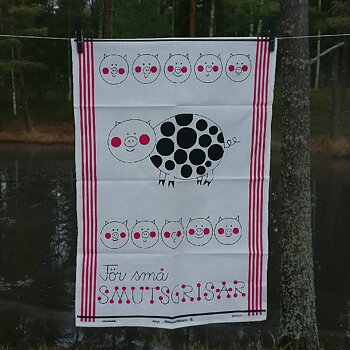 För små smutsgrisar kökshandduk från Almedahls