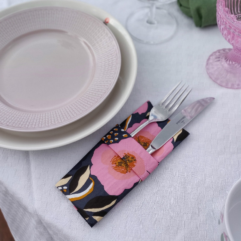 Rosarium Blue Rose servett från Marimekko 