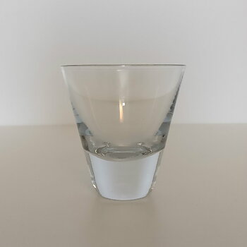 Selterglas omvänt koniskt