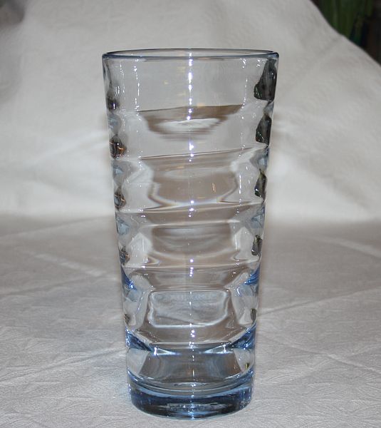 Blåtonad glasvas 