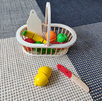Korg med frukt Leksaksmat