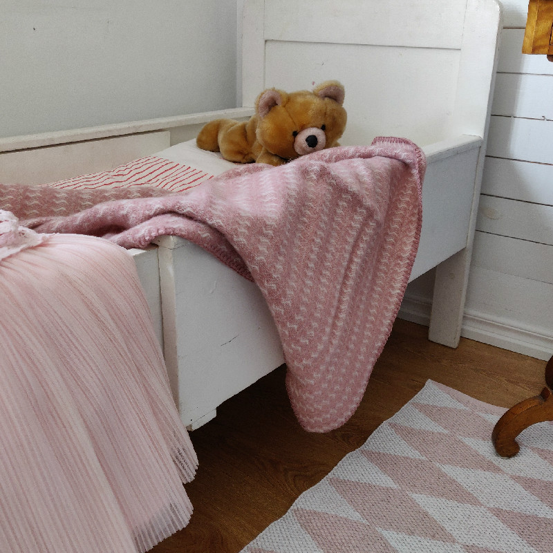 Sumba rosa barnpläd från Klippan 