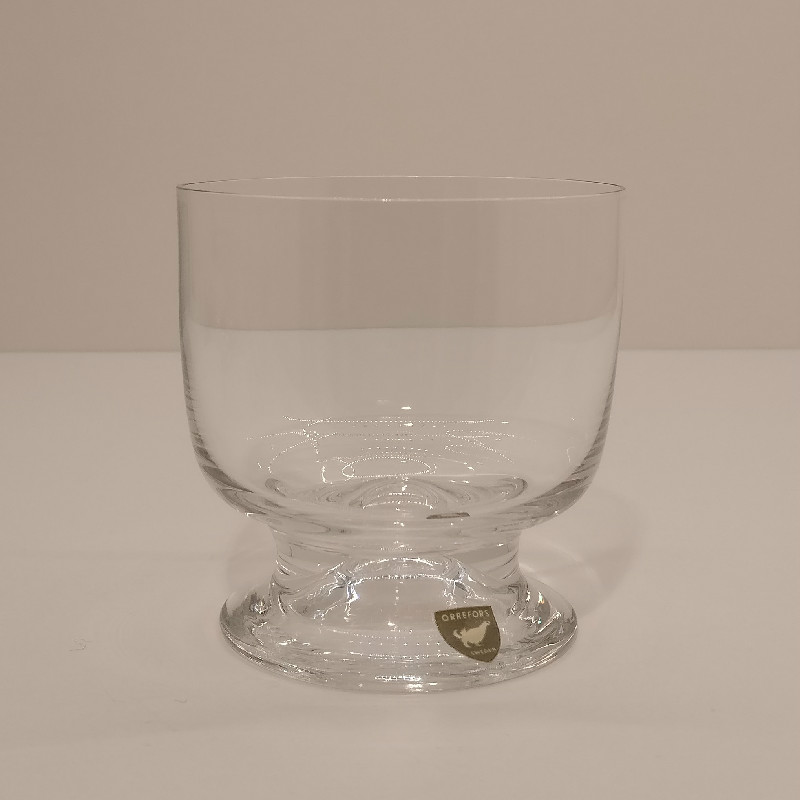 Glas på liten fot från Orrefors