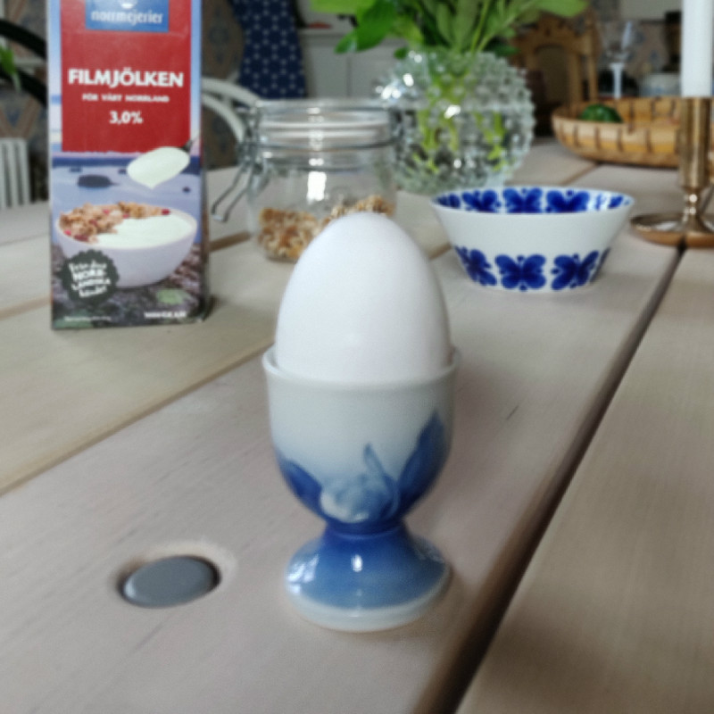 Vit Ros äggkopp från Bing & Grøndahl 