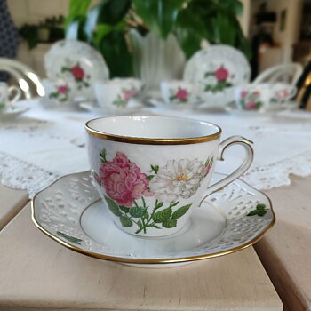 Klassiska Rosor kaffekopp Nr 2 från Fyrklövern.