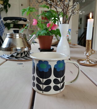 Emaljerad Mugg Primrose från Orla Kiely