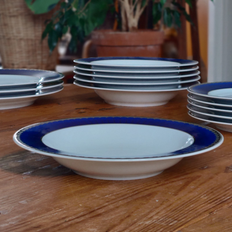 Marianne Royal Blue tallrik djup från Fyrklövern 
