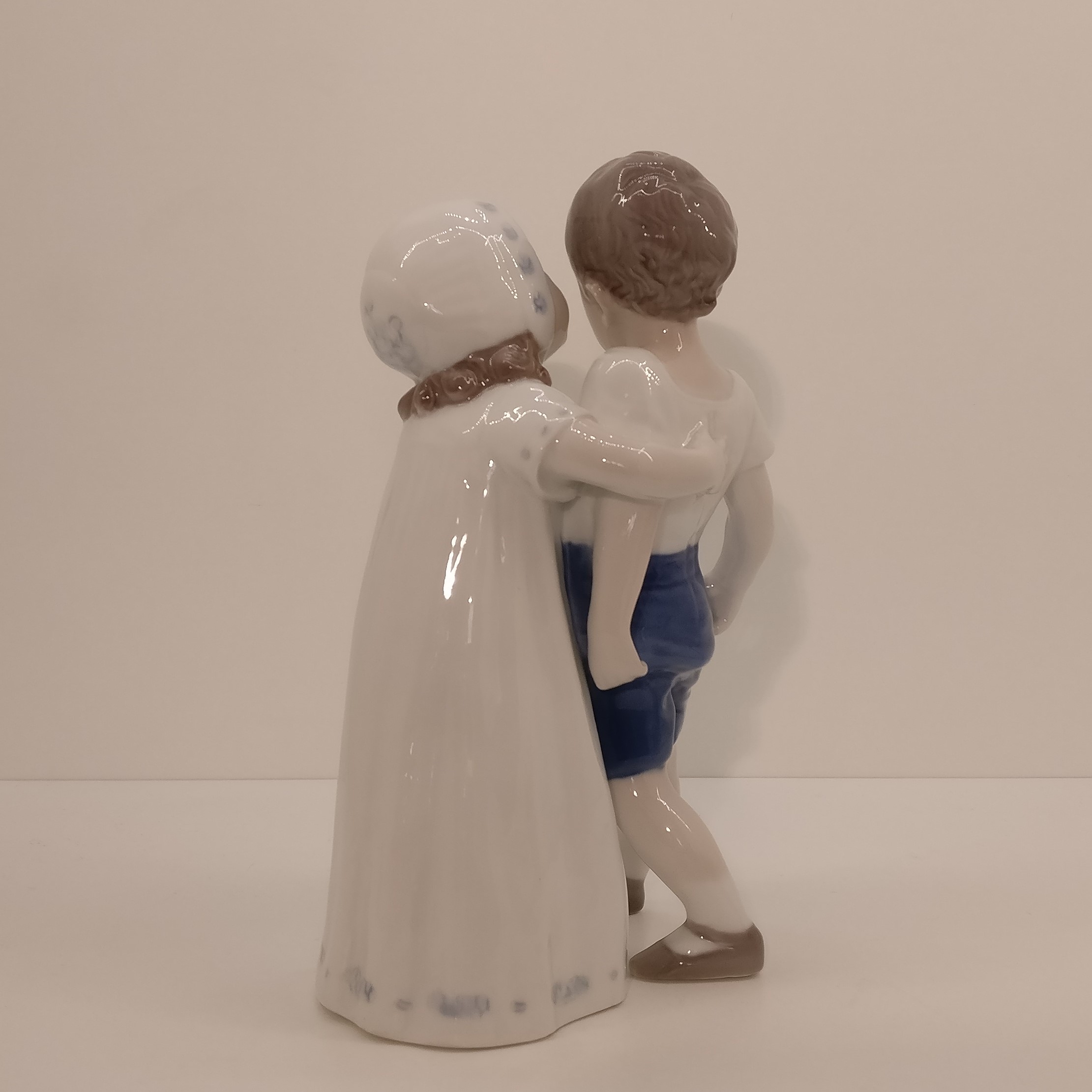 Love refused figurin 1614 från Bing & Grøndahl  - 2